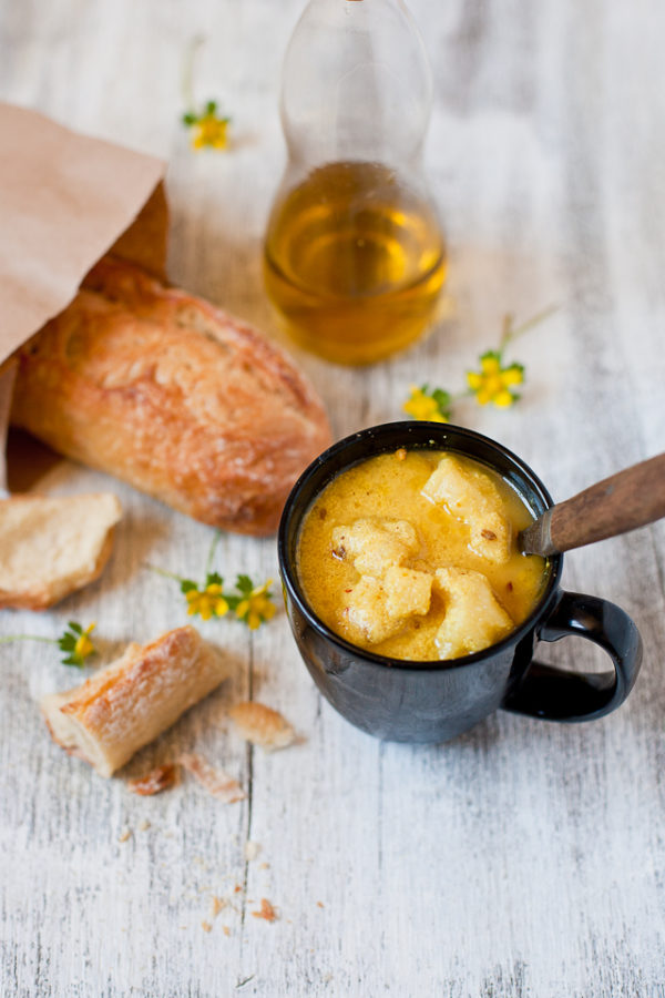 Yogurt and potato soup with toasty bread